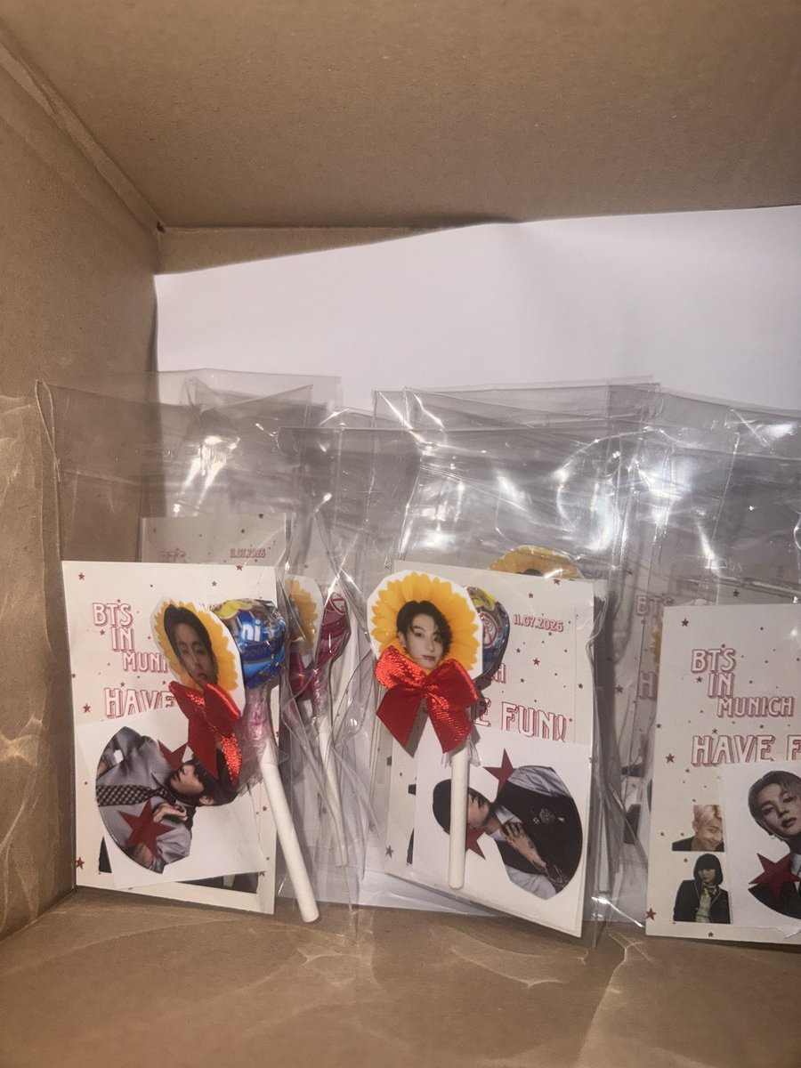 urfavmingi's tweet photo. Someone interested in Freebies for BTS Munich d1?🎀💜 #BTS #BTS_ARİRANG #army  #BTSinMunich  #freebies https://t.co/Idk5zdLwjz