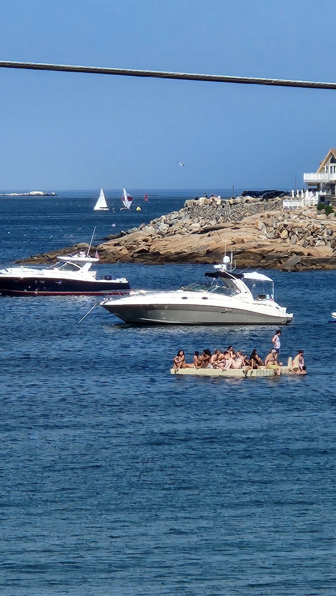 JoeDapps's tweet photo. Floating dock party! https://t.co/5mRtWgHD1w