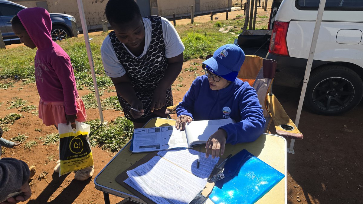 Mjekwane's tweet photo. Salaam 

Before I sleep, let me give @Our_DA Member of Parliament @haseenada1 her flowers💐. We have campaigned across Emandlenli, Wattville,Hostel, Kingsway, Daveyton. She is a workaholic, most questions in Parliament, won Growth Area during crunch week.

Jazakallah https://t.co/q6fdgtlNG0