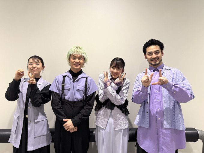 _byryoku_'s tweet photo. めでたい！めでたい！🥦
結成14周年🎉🎈🎊

奏でてくれる音と歌声が大好きで、
どんな時も音楽としてそばにいてくれて
いつも大変助かってます！🙇‍♂️

"あたまご"も楽しみだなぁ！
ちなみに14周年記念でシャッフル再生したら、1曲目はLADYBUGでした！

 #緑黄色社会 https://t.co/h4C4nX4cpR