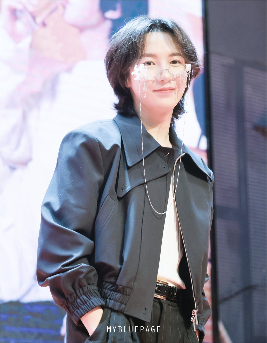 MyBluePage's tweet photo. 싱긋

260703 Hangzhou
#런쥔 #RENJUN #仁俊 #黄仁俊 #ロンジュン https://t.co/cLRaCbSXbp