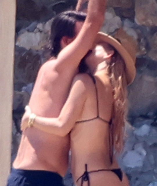 Kate Hudson ve Nişanlısı Danny Fujikawa, Yunanistan'da Romantik Tatil Yapıyor
