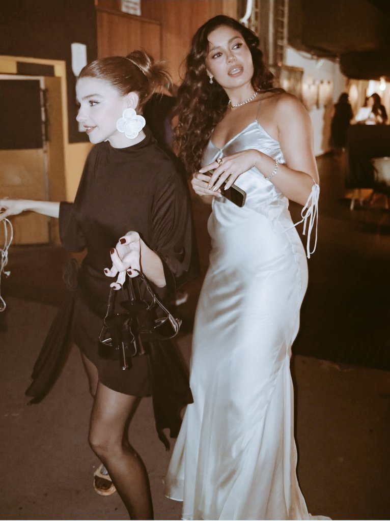 micharlottewolf's tweet photo. arrisco dizer que esse é um dos registros mais cunts da sophie, diacho de mulher absurda https://t.co/MV2nsysA8w