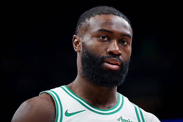 TheDunkCentral's tweet photo. The Trail Blazers’ analytics department reportedly viewed Jaylen Brown as a negative player 😳, per @TheAthletic 

“Another team with widely reported interest, the Trail Blazers, similarly did not join the chase. A Blazers team source said the Blazers were never enamored with Brown, even before Boston made it known he was available on the trade market. Two factors went into the Blazers’ disinterest: Their analytics viewed him as a negative player and the Celtics’ asking price was too high.”

(Via https://t.co/daGXVy7Ici)