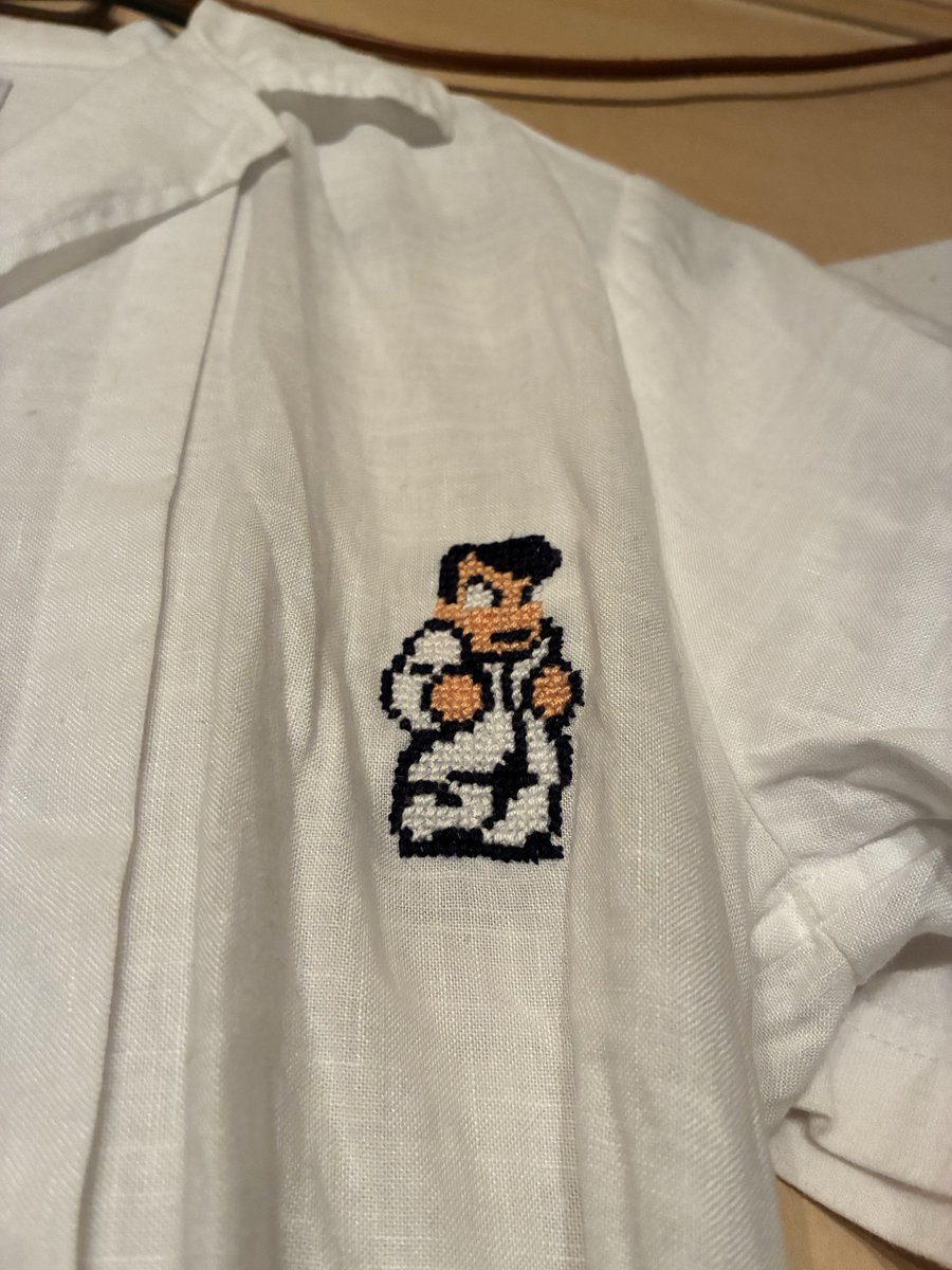 techiu's tweet photo. お邪魔してきたんだが、素晴らしかった‼️実物を触らせてもらったのだが想像以上に凸凹して刺繍に厚みがあって大興奮( ´ ▽ ` )ｽｺﾞｲ 『 くにおくん 』大好き勢としては至極であった。FJK様も素敵✨ https://t.co/0g1DlIzmIk