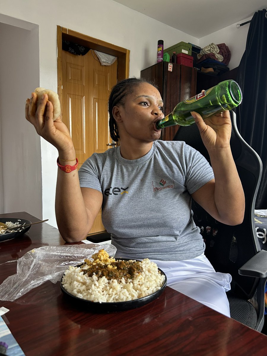 Brattyenori13's tweet photo. I’m having white rice and amala for lunch and my favorite drink 🥹will u join me? https://t.co/Op4Oas6bVQ