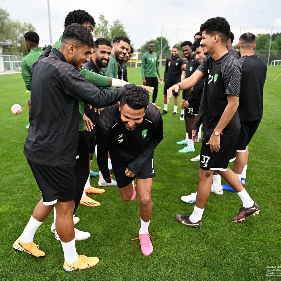 jio70r's tweet photo. اول يوم مع الاهلي                        اخر يوم مع الاهلي https://t.co/GwpBXdPOCG
