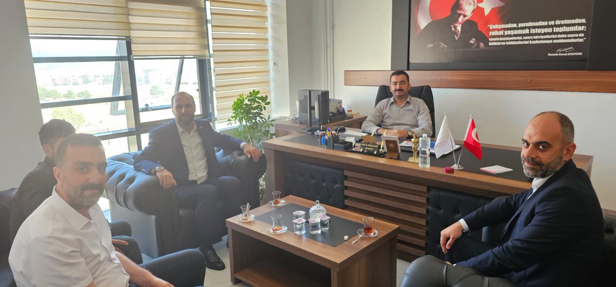 HudaParYavuzeli's tweet photo. İlçe Başkanımız Sayın Tacim Kervancı ve beraberindeki heyet, Yavuzeli Devlet Hastanesi Başhekimi Sayın Bestami Sarıbey'i makamında ziyaret etti. Gösterdikleri misafirperverlik ve yakın ilgiden dolayı Sayın Başhekimimize teşekkür eder, çalışmalarında başarılar dileriz.
#Yavuzeli https://t.co/beMl1jmRQG