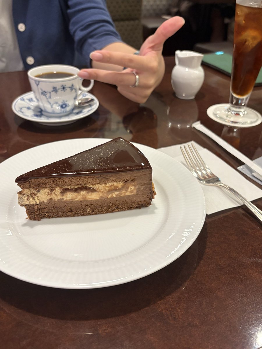 Shiro__tya's tweet photo. デザートにはグー子の✌🏻もついてくるｿﾞ
たらふく食べた~幸せ~めちゃくちゃ楽しかった！！！ https://t.co/VAKfoBDCOW