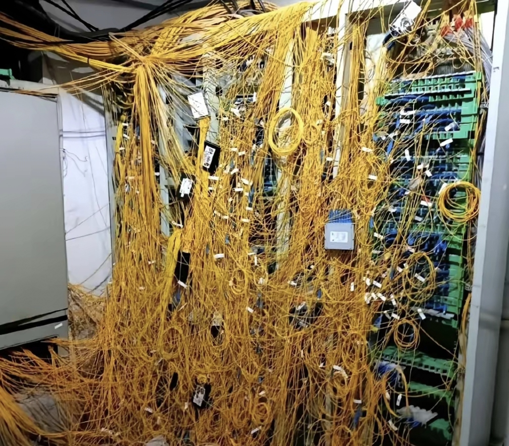 PiperCookANR81K's tweet photo. Spent 10 mins debugging a "tech glitch"—turned out my intern accidentally swapped the print server cable with the office snack machine. Now our report prints with a side of chip crumbs. https://t.co/bCqfXWNLm8