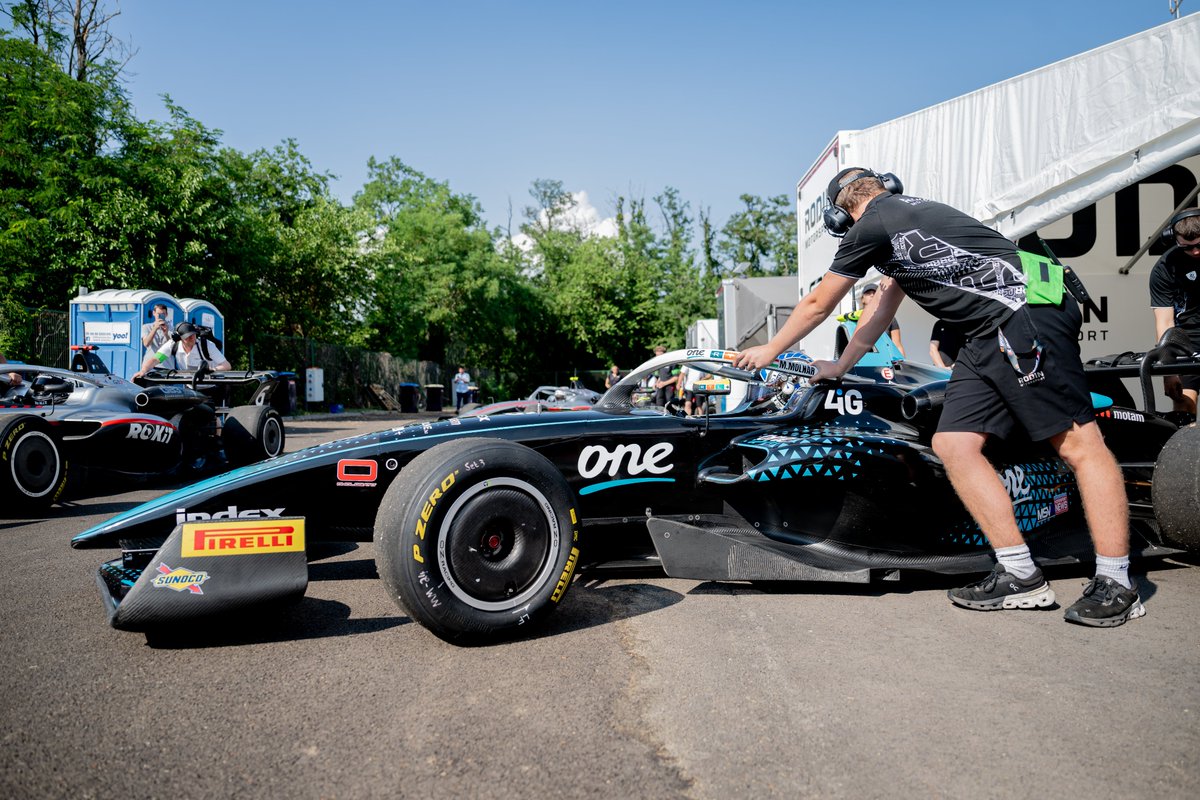 indexhu's tweet photo. Molnár Martin, a magyar autósport nagy reménysége élete során először versenyez a Hungaroringen.
További képek: https://t.co/4sHRzdbKja
Fotó: Szollár Zsófi / Index
#Hungary #race #Hungaroring #indexhu https://t.co/1RYQxXbzgV