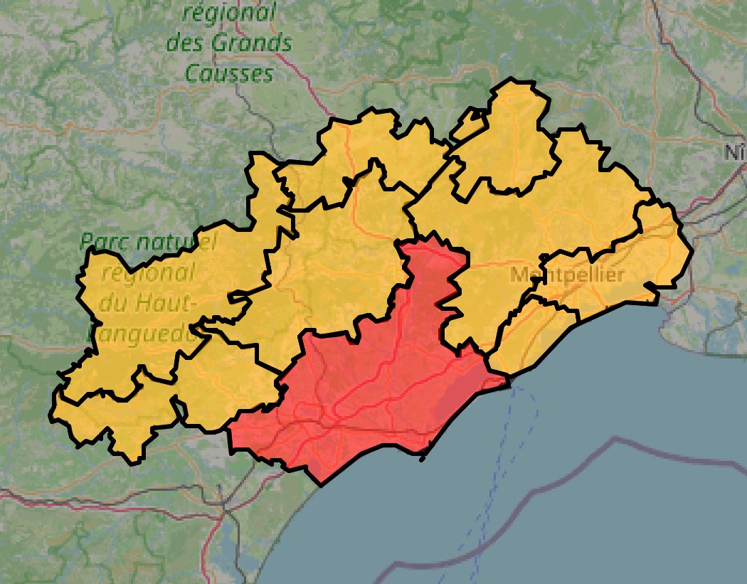 Prefet34's tweet photo. 🔥 Samedi 4 juillet, une nouvelle journée à risque élevé d’incendies dans l’#Hérault 

1 secteur en rouge 🔴
• Plaine viticole de l’Est héraultais

On respecte les consignes : 
🚫Les accès aux espaces forestiers sont interdits
🚫Les travaux sont interdits dans ces espaces ainsi que 200 mètres autour 
  
🔍 Carte du risque #incendie :  https://t.co/TlZVRCdHb4 

Toutes les informations détaillées sur la fermeture des massifs dans l’Hérault dans le dossier de presse : https://t.co/ApY4MJeL2b

⚠️ Rappels :
🚭 Ne jetez pas vos mégots dans la nature
❌ Ni feu ni barbecue en zone boisée
📞 Composez le 18 ou le 112 si vous constatez un départ de feu