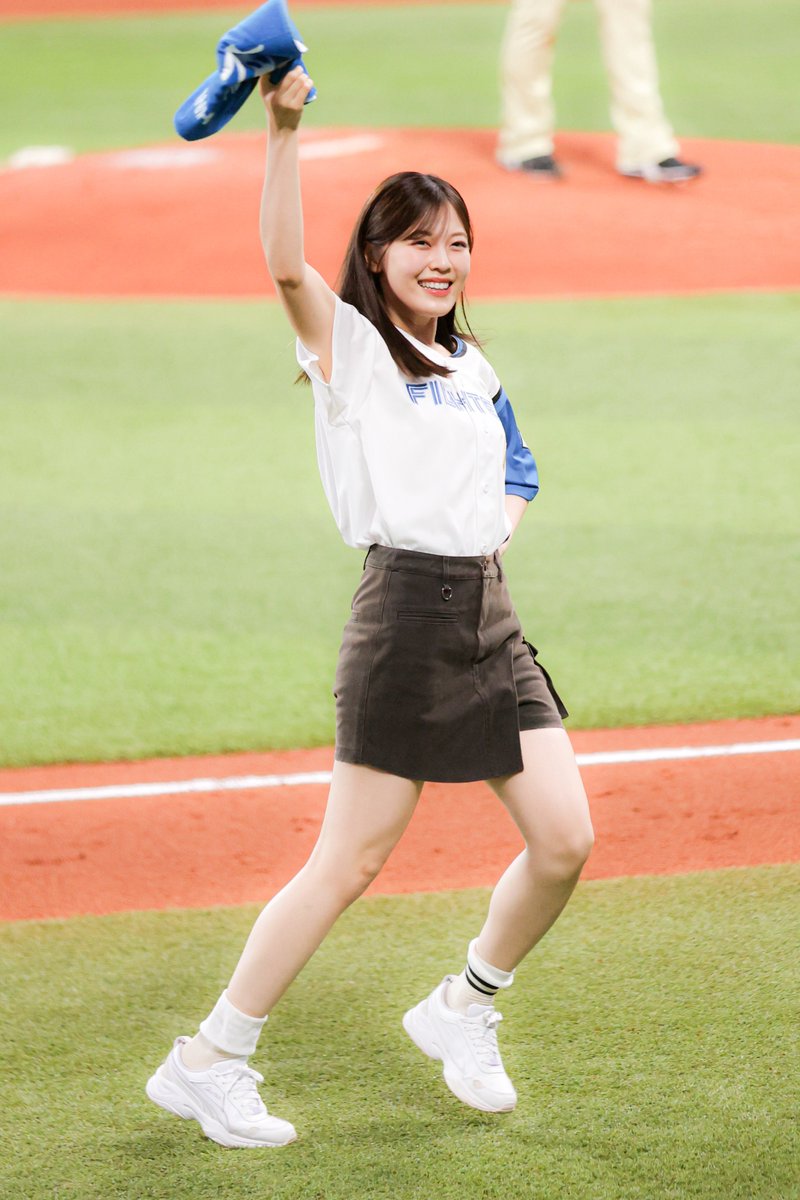 hallostapla's tweet photo. 最後の写真の手がなまら可愛い。
ペンギンみたい。
#乃木坂46
#乃木坂野球部
#柴田柚菜 https://t.co/OefrU2AwpH