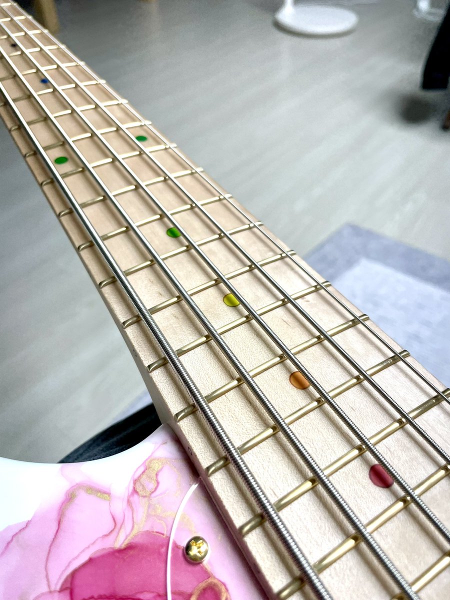 BELETH_'s tweet photo. my new gear

드디어...드디어 왔습니다...
나의 뉴기어ㅠㅠ 마뉴기ㅠ

Sago new material guitars
Custom order model https://t.co/nw9otNYoD8