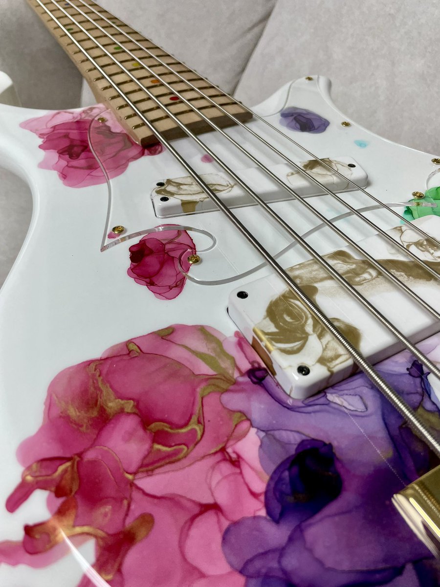 BELETH_'s tweet photo. my new gear

드디어...드디어 왔습니다...
나의 뉴기어ㅠㅠ 마뉴기ㅠ

Sago new material guitars
Custom order model https://t.co/nw9otNYoD8