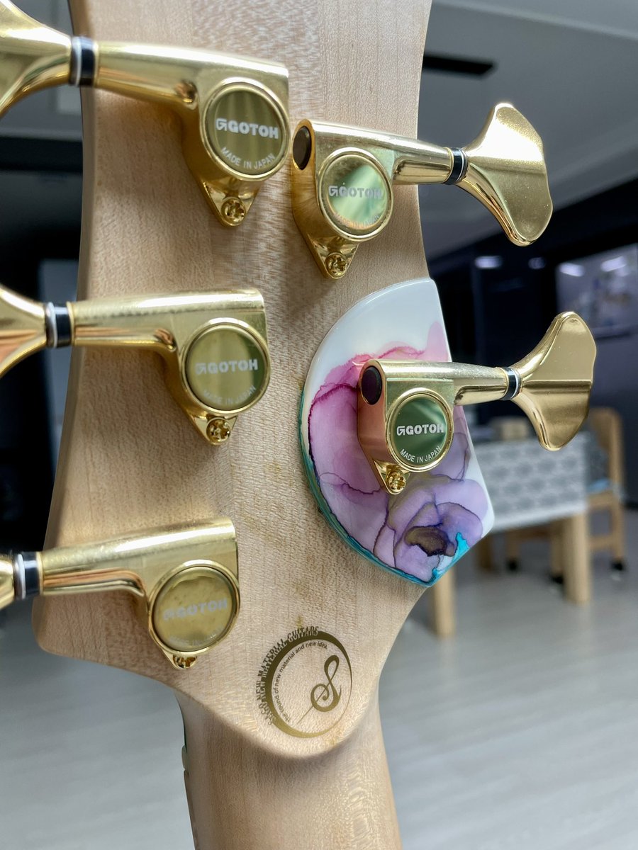 BELETH_'s tweet photo. my new gear

드디어...드디어 왔습니다...
나의 뉴기어ㅠㅠ 마뉴기ㅠ

Sago new material guitars
Custom order model https://t.co/nw9otNYoD8