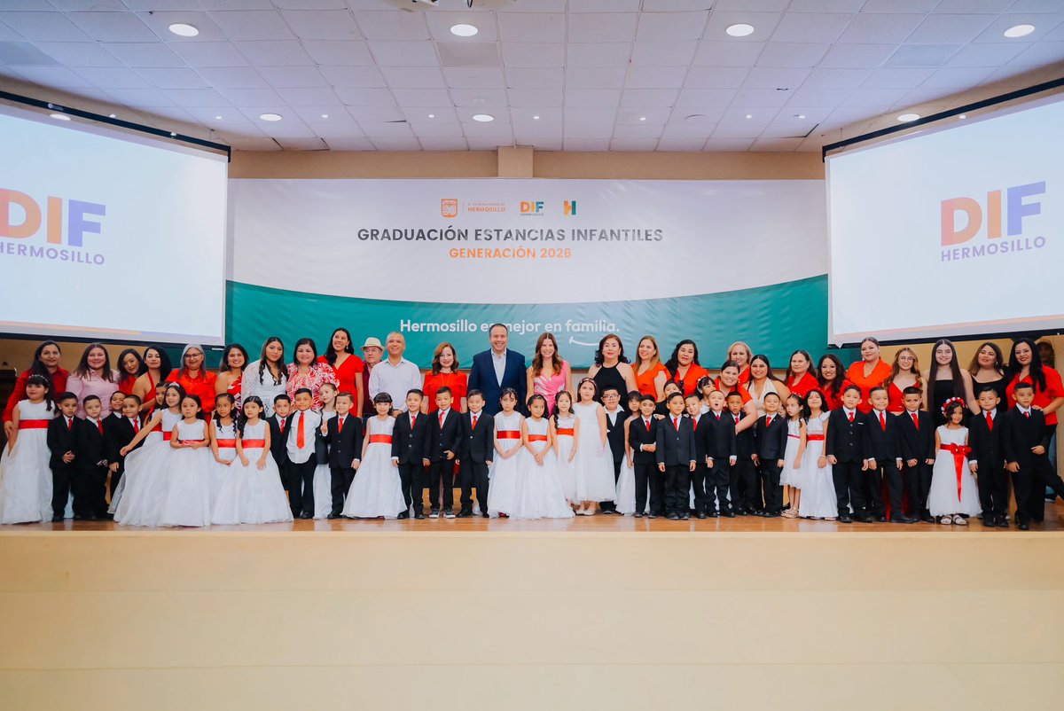tonoastiazaran's tweet photo. 🎓💙 Muchas felicidades a las y los 41 graduados de las Estancias Infantiles Miguel Hidalgo y Manuel Gómez Morín de @DIFdeHermosillo. 

Para brindarles un espacio más seguro, en estos años renovamos ambas estancias con paneles solares, cámaras de seguridad, mejoras en sus instalaciones y en vialidades cercanas. 👷‍♂️👏🏼

Que este sea el inicio de una vida feliz, llena de aprendizajes, amistades y grandes logros. 🌟