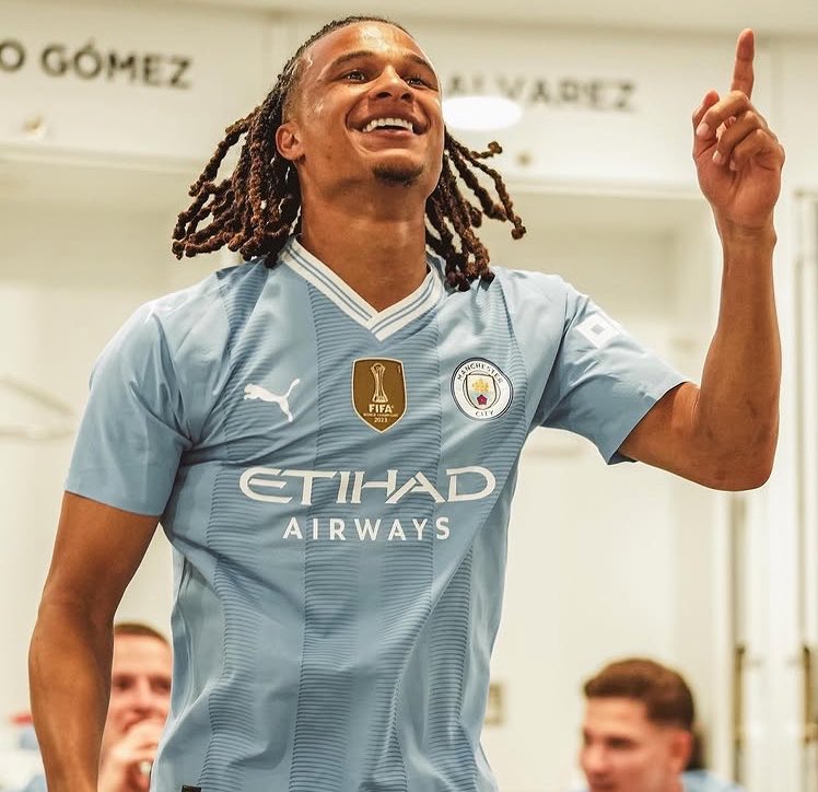 FRBlueMoon's tweet photo. Nathan Ake 🩵🥹

Un soldat incroyable. Pendant six ans, tu t’es battu pour ce maillot. 

Tu as remporté tous les titres possibles, toujours avec exemplarité. Jamais un problème, que du sérieux et de l’amour pour le club.

Tu as été extraordinaire. Lors du triplé, tu as mis dans ta poche les meilleurs ailiers du monde.

Tu vas me manquer. @NathanAke