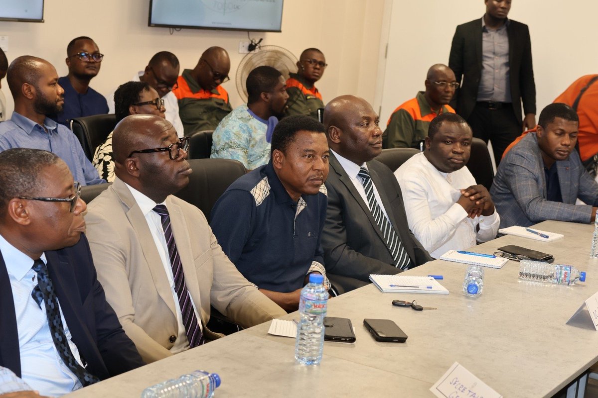 agossou01's tweet photo. Suite aux inondations, le ministre de la #Sécurité et les partenaires (ONU, ONG) ont fait le point sur le Plan #ORSEC au #CNOU. Grâce aux anticipations (MIA DZRADO 2026), la riposte est rapide. Vigilance maintenue. Numéros d'urgence : 170, 1014, 117 et 118.
#Togo @CBMadjoulba https://t.co/eeuLI2y2cZ