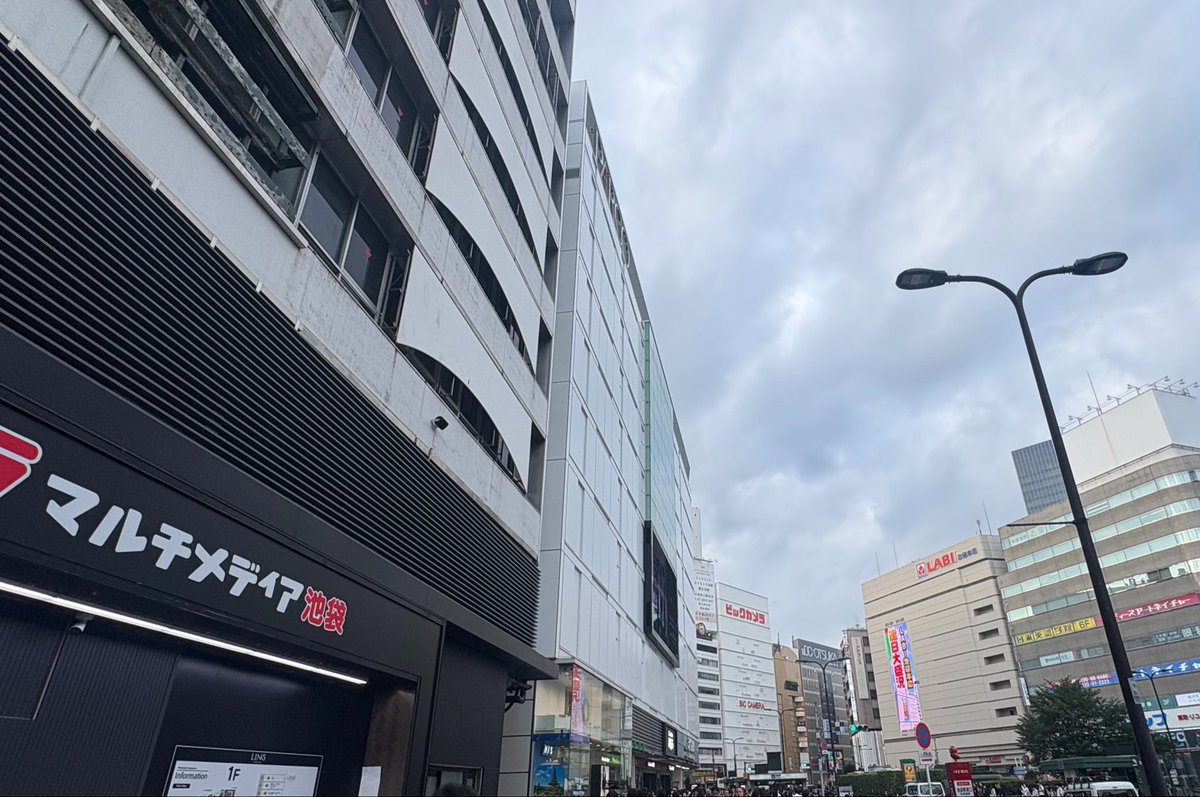 dig_kunita's tweet photo. ヨドバシ見た後にビックカメラで買い物したけど想像以上に売り場が狭いと感じた。わざわざ駅から離れていくインセンティブも薄い

西口店やパソコン館なんて金夜でも閑古鳥状態

一応複合施設のヤマダよりビックカメラは危ないかなと感じてしまった、ヨドバシの下位互換すぎる。 https://t.co/9P6ygkn3Ok