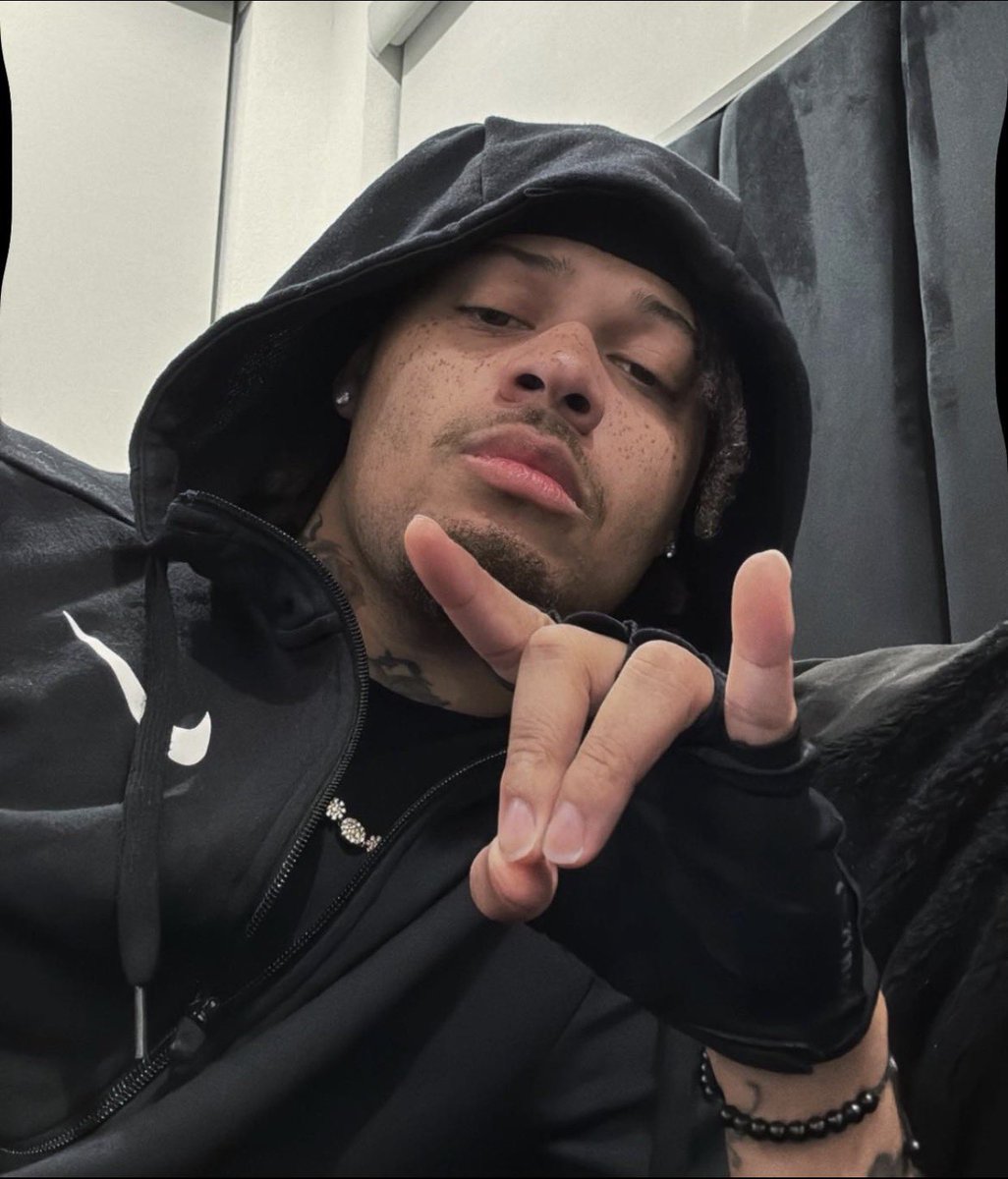 seemoxy2's tweet photo. 🚨NEW SUMMRS SNIPPET���️

“i know that metaphor kinda gay”

it seems like a total rebrand for summrs! since he also joined Zack Bia. He only collab with “ foids ” now. https://t.co/gGTgx9MBwN