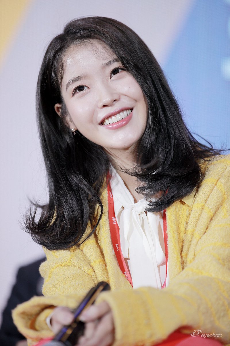 _AGustOfWind_'s tweet photo. ..잊지마 넌 흐린 어둠 사이 왼손으로 그린 별 하나 보이니 그 유일함이 얼마나 아름다운지 말야 You are my celebrity..

And you always are, JiEun, ❤️. @_IUofficial https://t.co/C7UXfeBeyO