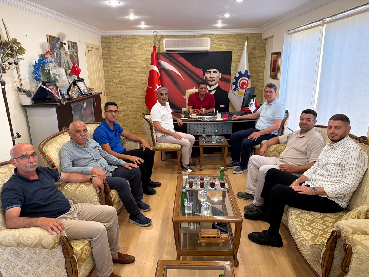alicetin_07's tweet photo. 📍Demre

Demre Esnaf ve Sanatkârlar Kredi ve Kefalet Kooperatifi ile Demre Esnaf, Sanatkârlar, Şoförler ve Nakliyeciler Odası Başkanı Mahmut Kemal Perçin’i, İlçe Başkanımız Mehmet Kaya (@KAYAMEHMET07 ) İlçe Koordinatörlerimiz Oktay Omaç ve Eyüp Akbalık ve  ilçe teşkilatımızla birlikte ziyaret ettik.

Esnafımızın talep ve görüşlerini dinleyerek istişarelerde bulunduk. Esnafımızın yanında olmaya devam ediyoruz.
