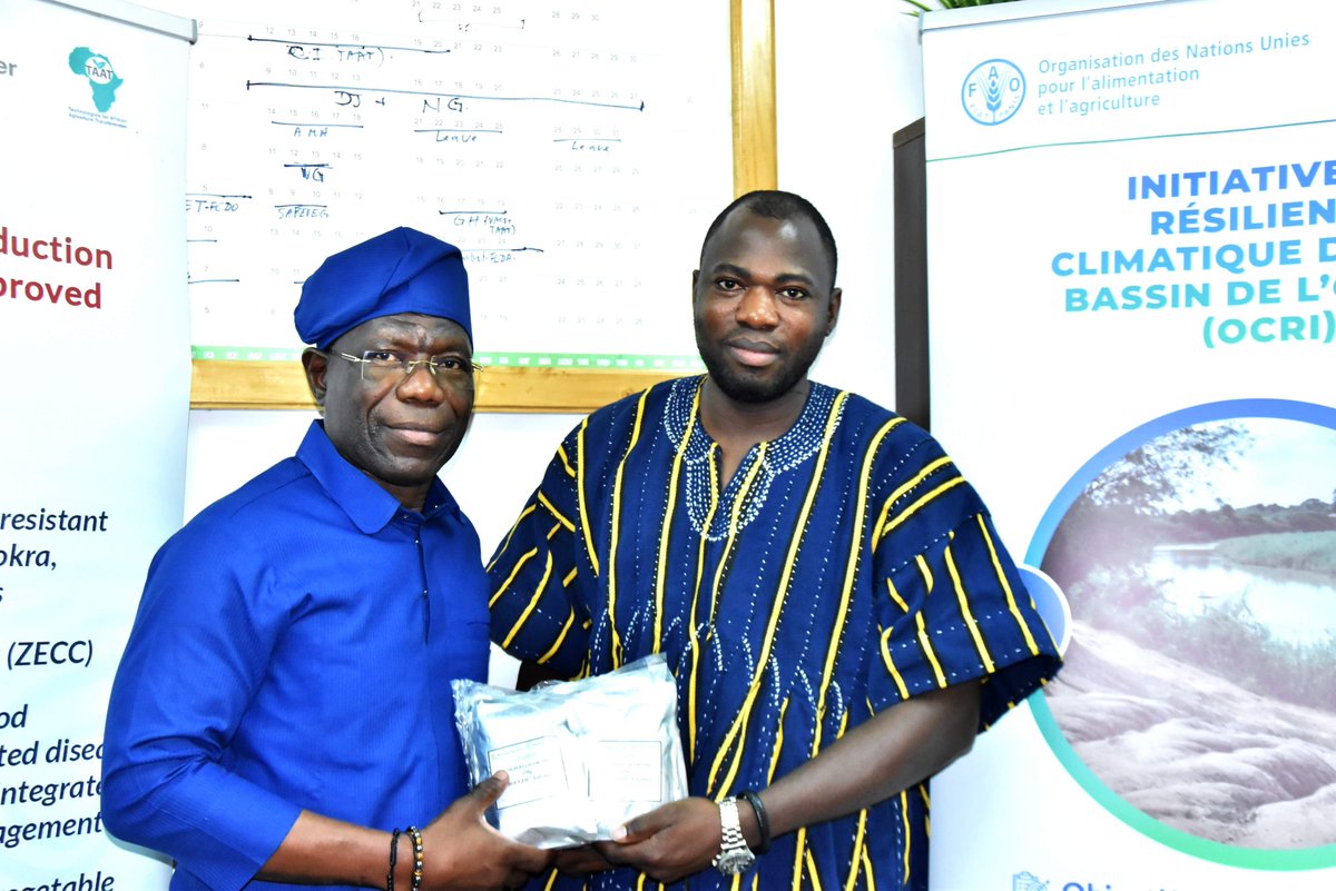 FAOBenin's tweet photo. 🇧🇯La @FAO a reçu plus de 15 kg de semences maraîchères améliorées offertes par le World Vegetable Center. 
Ces semences sont destinées à 57 Champs Écoles des Producteurs dans le cadre du projet #OCRI pour soutenir l'apprentissage et l'innovation agricole. https://t.co/iQ4SaN8BZB