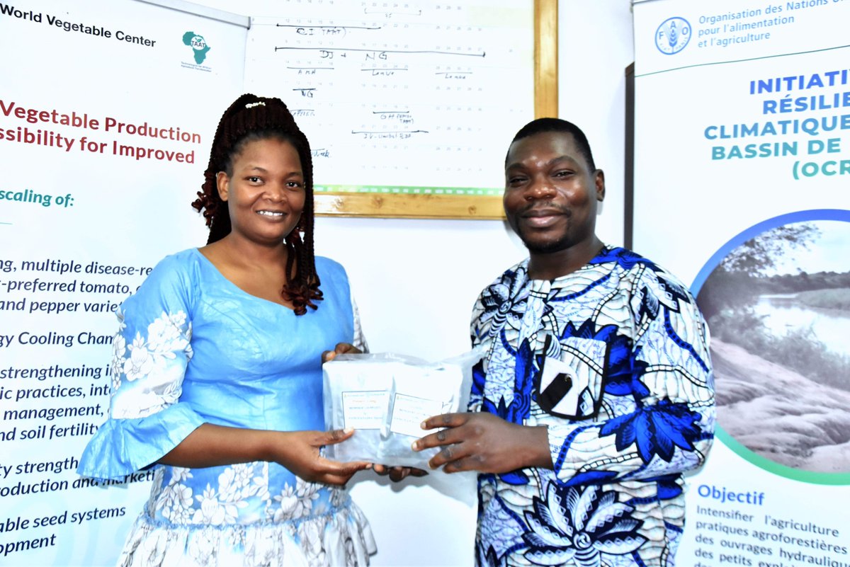 FAOBenin's tweet photo. 🇧🇯La @FAO a reçu plus de 15 kg de semences maraîchères améliorées offertes par le World Vegetable Center. 
Ces semences sont destinées à 57 Champs Écoles des Producteurs dans le cadre du projet #OCRI pour soutenir l'apprentissage et l'innovation agricole. https://t.co/iQ4SaN8BZB