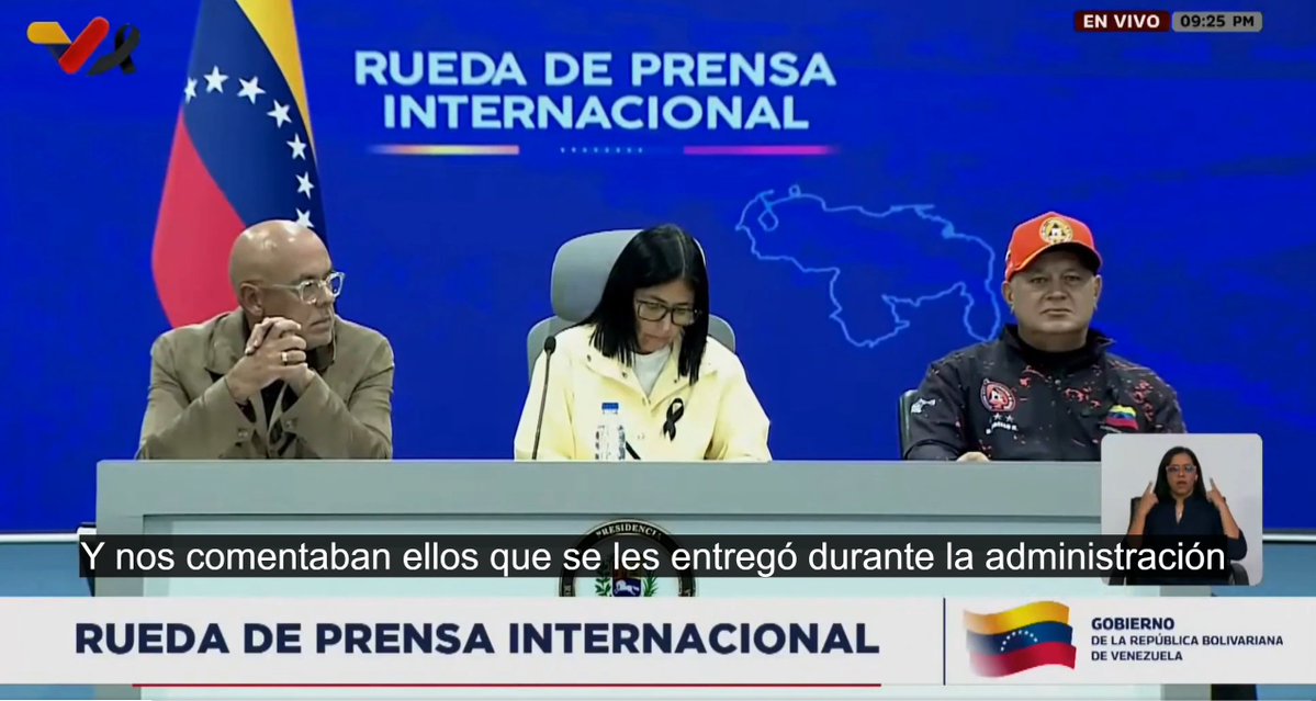 johndelavegalaw's tweet photo. Allí lo tienen: un narcoterrorista buscado por la justicia de Estados Unidos, con una recompensa de 25 millones de dólares, representando a la dictadura venezolana. 
¿Por qué Estados Unidos no arresta a este criminal? 
¿Cuál es la razón por la que todavía Diosdado Cabello se siente con el poder suficiente para presentarse ante el mundo como uno de los principales líderes del chavismo?