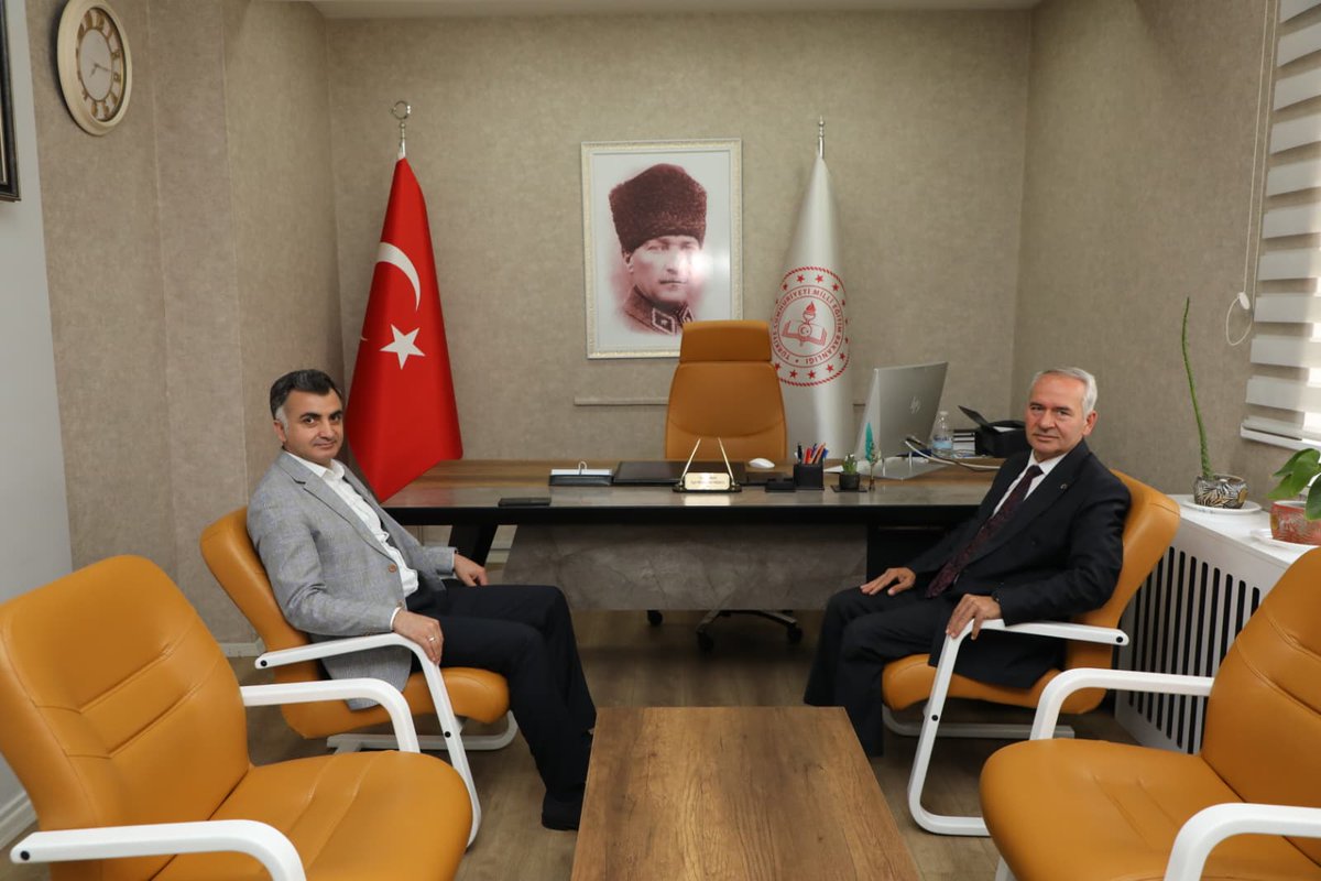 Ordu_MEM's tweet photo. 📍Aybastı

İl Millî Eğitim Müdürümüz Sayın Mehmet Fatih Vargeloğlu, Aybastı İlçe Millî Eğitim Müdürlüğünü ziyaret ederek personelimiz ile bir araya geldi; personelimize çalışmalarında kolaylıklar diledi. 

#eğitimkentiORDU 
#Ordu

@tcmeb @Yusuf__Tekin @TCOrduValiligi @mhilmiguler
@mfvargeloglu