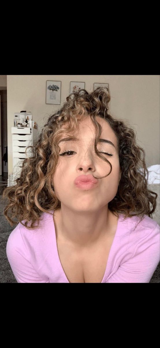 Chargers4Life_4's tweet photo. Her face is so cute https://t.co/dzqnodM3YB