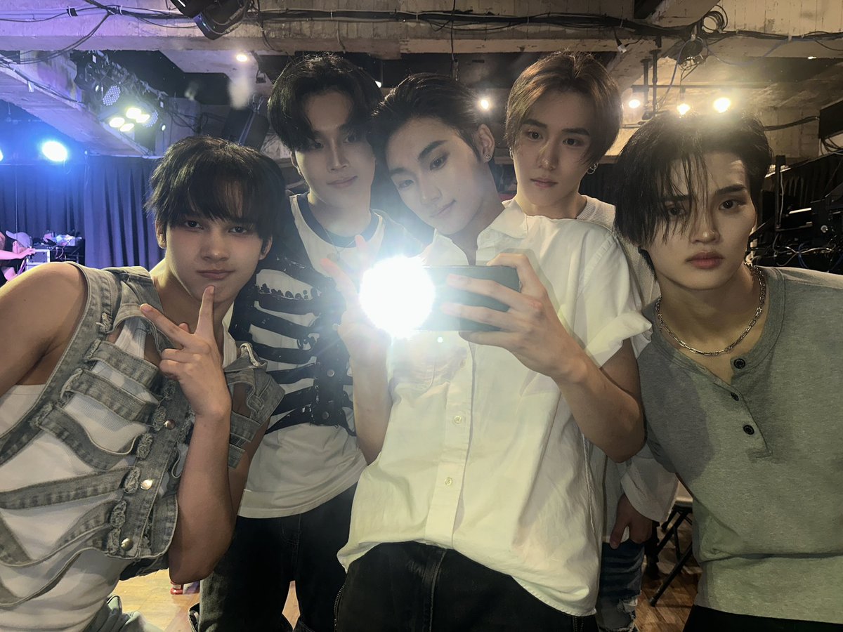 eastshine_tment's tweet photo. [#오늘의_샤인] 260703
Jack‘s Studio

이샤랑 끝까지 가자‼️🩵

#이스트샤인 #EASTSHINE #イーストシャイン  #อีสไชน์ https://t.co/ExTyNzMMLg