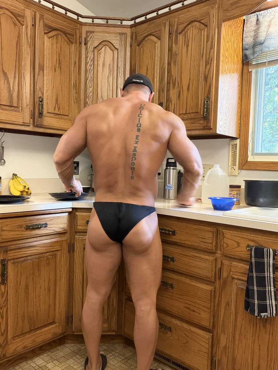 dredlifter's tweet photo. Today’s Morning Plan.
Step 1: take check in pics
Step 2: make breakfast
Step 3: sizzle in my posers https://t.co/pInFf37936