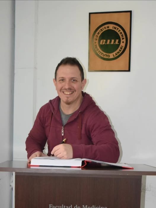 APUBA's tweet photo. 🎙️En minutos en APUBA RADIO entrevistamos en nuestros estudios al Cro. Gonzalo Bustos, flamante Delegado General de la Comisión Interna del Instituto Lanari, para contarnos como comenzó su primer experiencia al frente de la Comisión Interna. #Nodocentes #APUBA por @RadioUBA 87.9 https://t.co/92FOPtdLS0