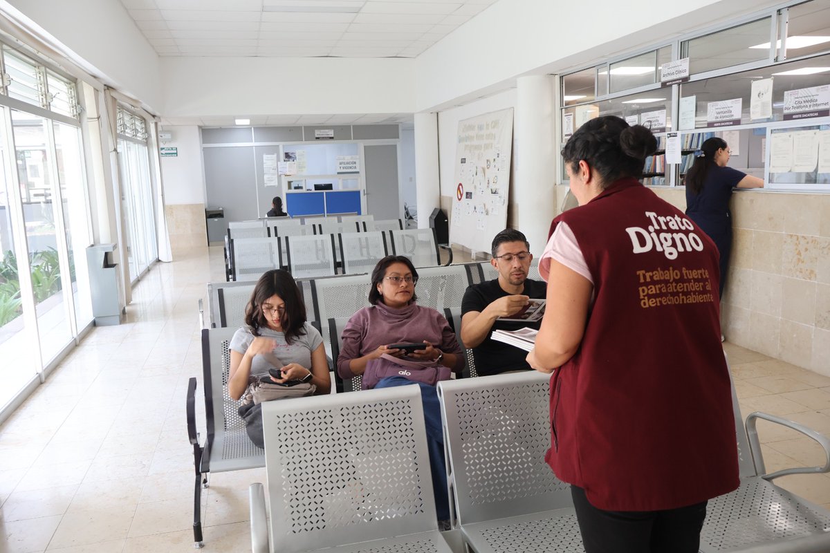 Issste_Zac's tweet photo. 🤝🏥Con el objetivo de mantener una comunicación directa con nuestra derechohabiencia, personal de la Unidad de Atención al Derechohabiente y Comunicación Social (UADYCS) realizó una visita de trato digno en la Clínica de Medicina Familiar Guadalupe durante el turno vespertino. https://t.co/0RPlLKTAKm