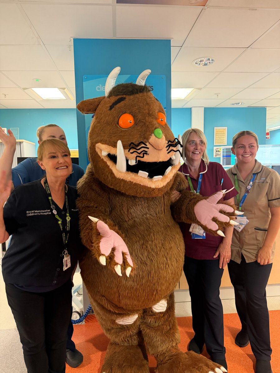 MFTnhs's tweet photo. Royal Manchester Children’s Hospital had a visit from the Gruffalo! 

The Lowry theatre livestreamed their production of The Gruffalo to children’s hospitals across the country. 

BBC Breakfast spoke with families throughout the event, watch out for the segment next week! https://t.co/tr2Mftwlht