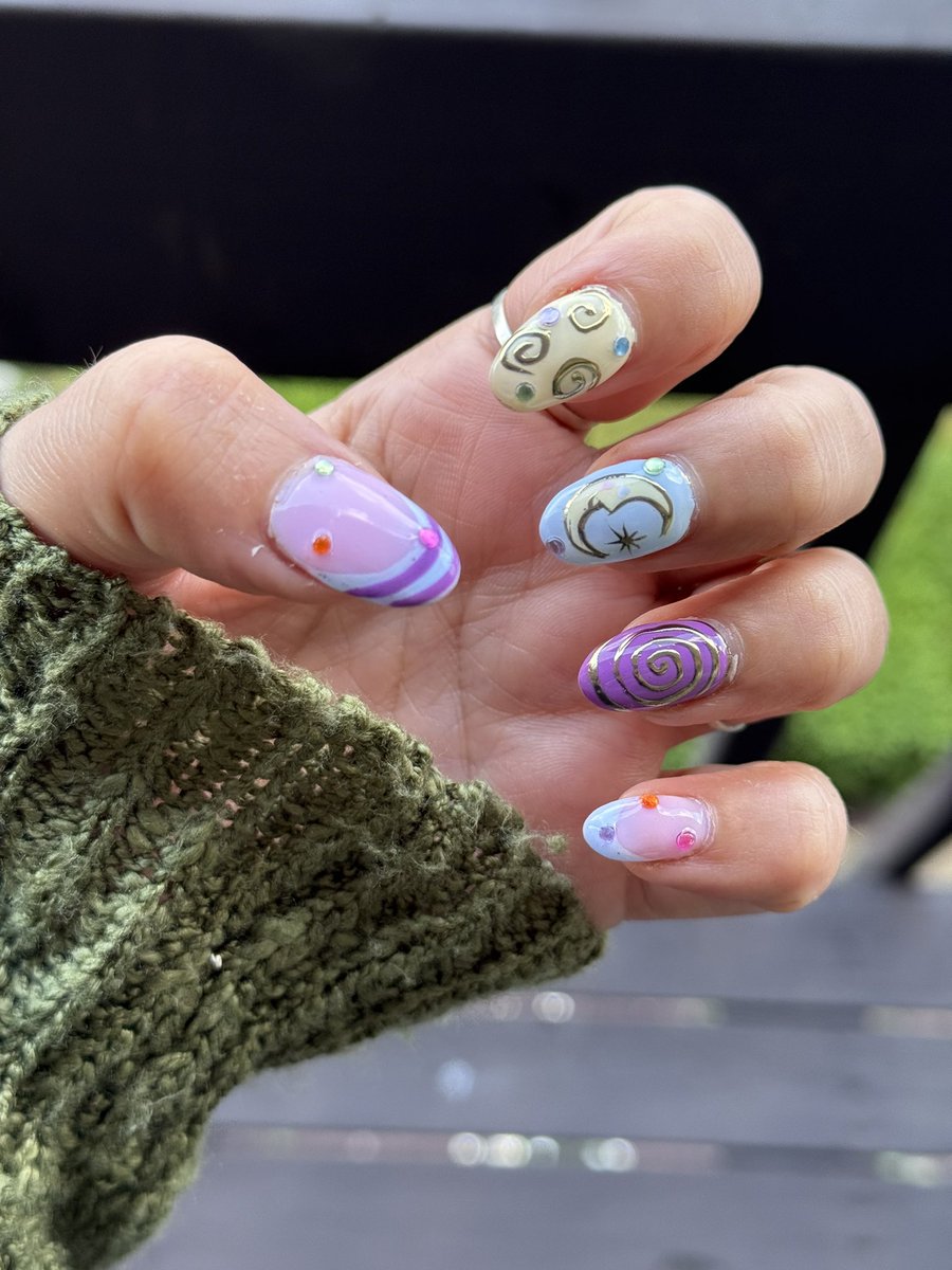 binxxley's tweet photo. my recent nails 🌞⛓️ https://t.co/Th009Y2LeD