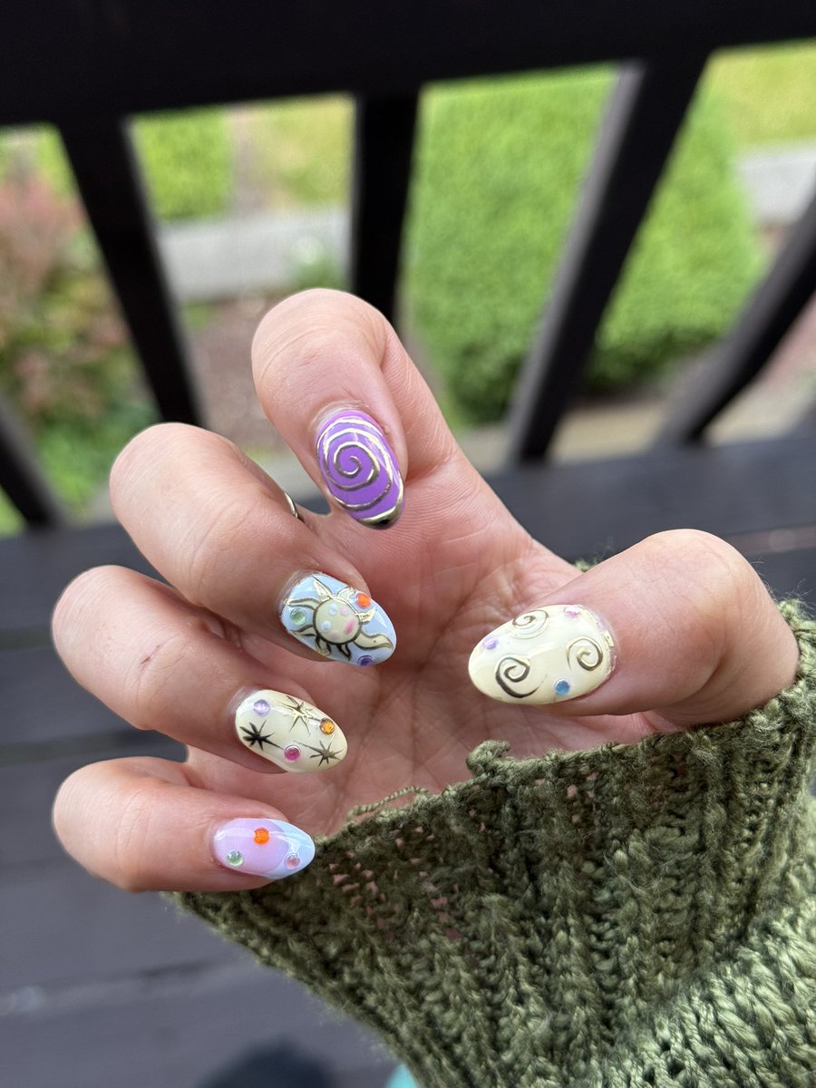binxxley's tweet photo. my recent nails 🌞⛓️ https://t.co/Th009Y2LeD