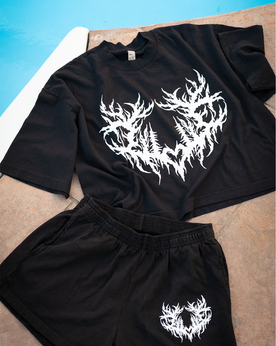 LornaShore's tweet photo. 🌊 Summer Merch ⛱️
https://t.co/TigWwverRO https://t.co/2Hn2gBVwEH