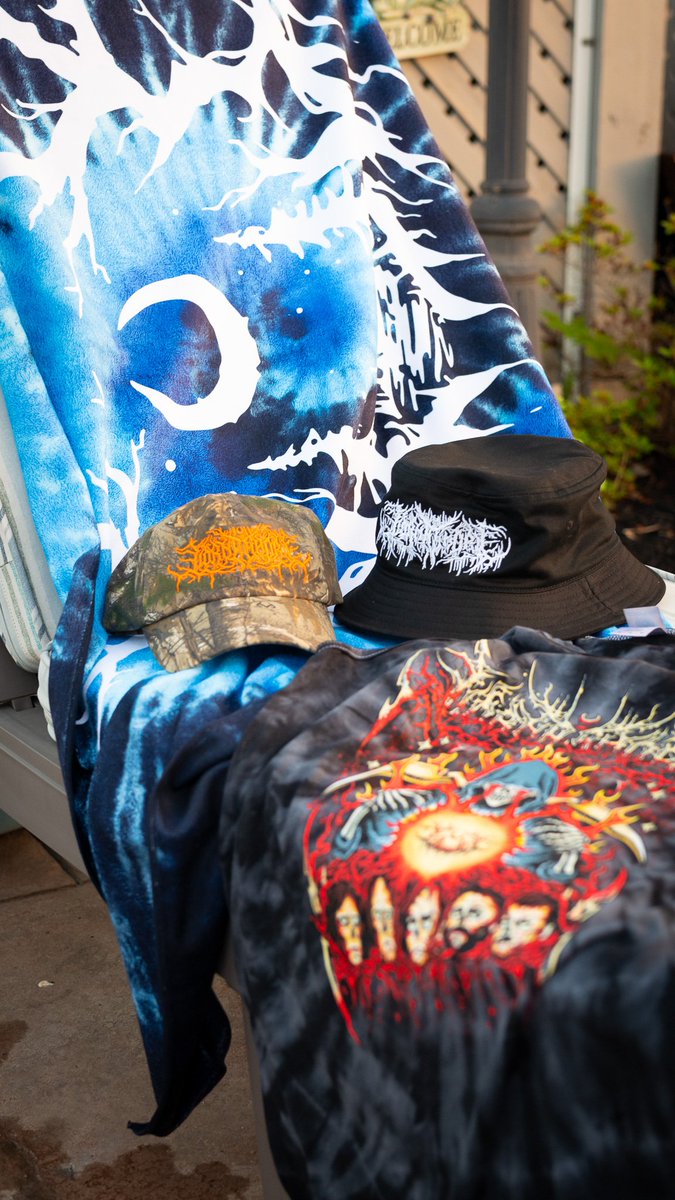 LornaShore's tweet photo. 🌊 Summer Merch ⛱️
https://t.co/TigWwverRO https://t.co/2Hn2gBVwEH