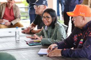 rossebandres's tweet photo. El apoyo internacional se transforma en bienestar tangible gracias a una gestión que prioriza las necesidades del pueblo. 

La articulación institucional garantiza que la ayuda llegue a donde más se necesita. 🌍🇻🇪 #VenezuelaEsEsperanza https://t.co/ERFLSfAeaJ