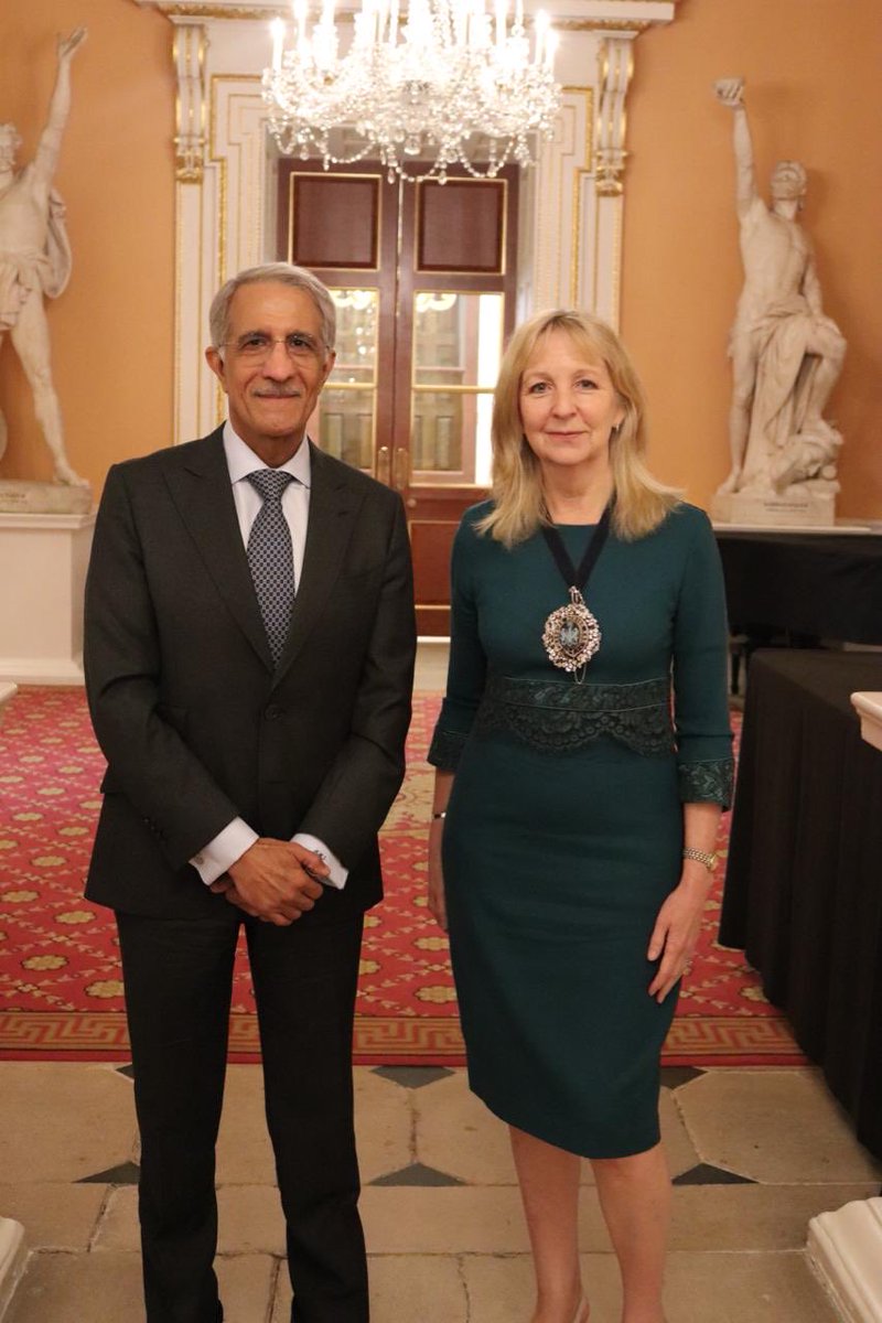 Amb_AMSAlThani's tweet photo. سعدتُ بلقاء سعادة أ ليدي عمدة مدينة لندن، وشمل الحديث سبل تعزيز الشراكة الاقتصادية بين دولة قطر والمملكة المتحدة، واستعرضنا فرص توسيع التعاون في مجالات الاستثمار، والخدمات المالية، والابتكار، بما يسهم في تعزيز الروابط المؤسسية بين الجانبين. وأتطلع إلى البناء على ما تحقق من نتائج، ومواصلة هذا التعاون بما يخدم المصالح المشتركة للبلدين الصديقين.