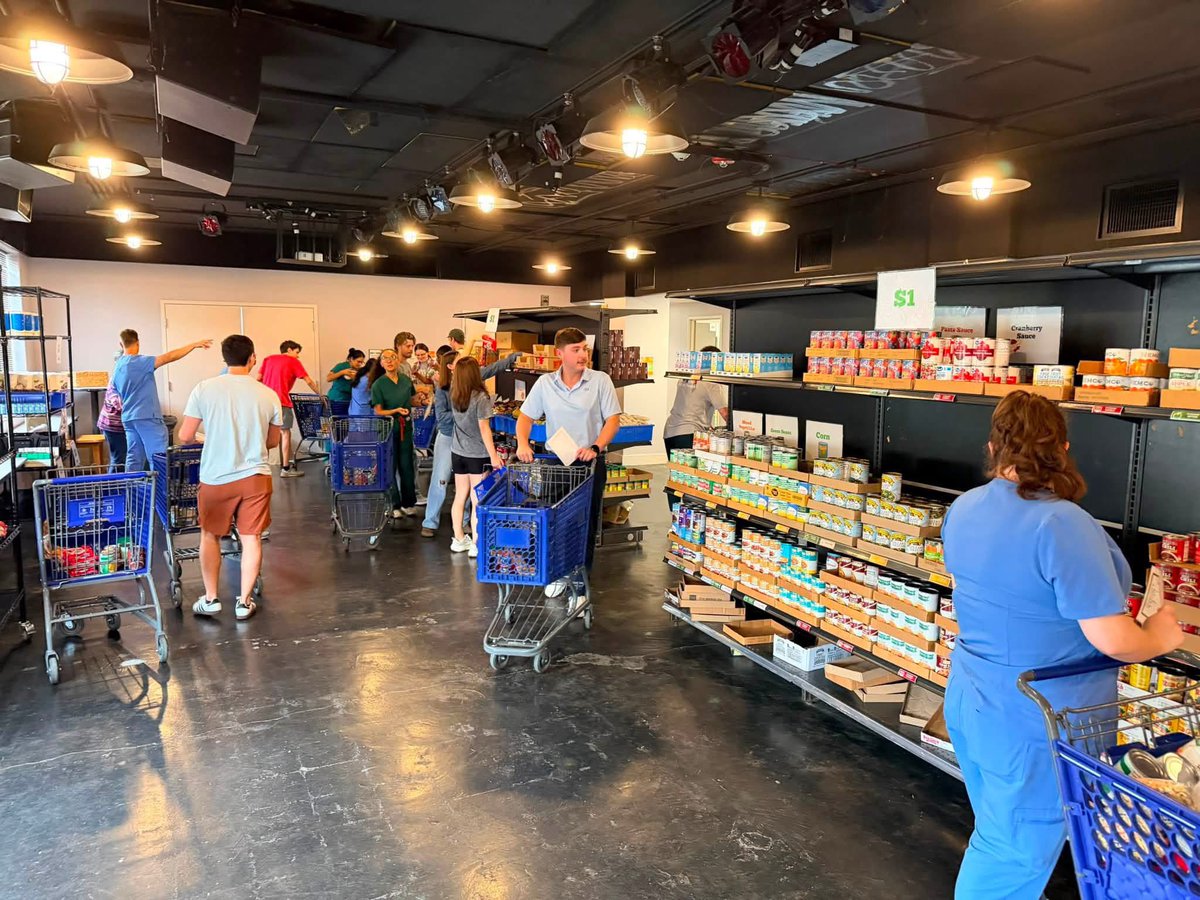 BF_Arkansas's tweet photo. Thank you to Second Baptist Church-Downtown Little Rock + UAMS College of Medicine for your continued support of LRSD families!! Your generosity of preparing &amp; delivering over 60 bags of food to families this summer, helping to provide meals, gives these families peace of mind💛 https://t.co/gQheYxlCH7