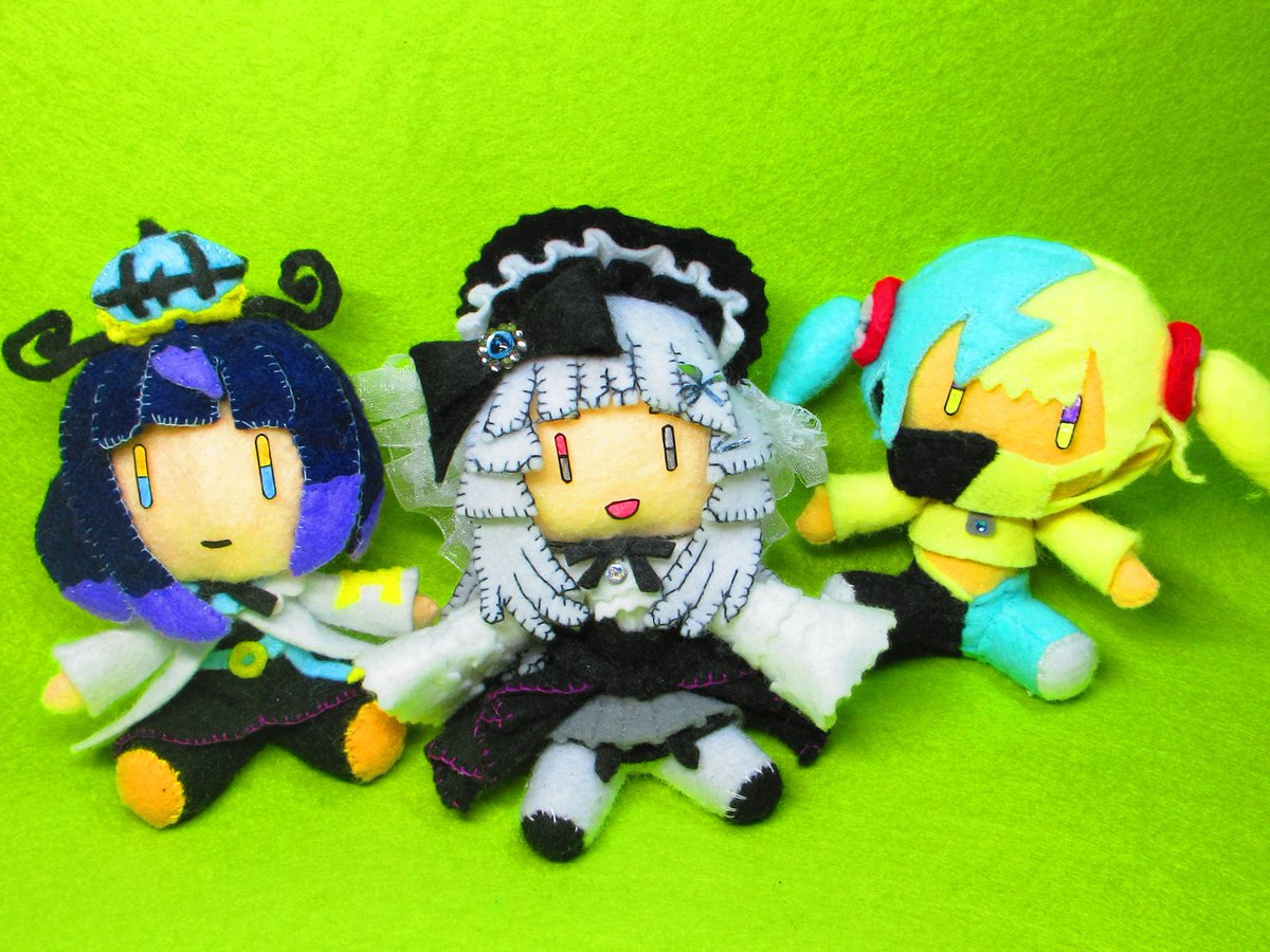 iyP659Ox07QIWA3's tweet photo. スカートとか何回も作り直したけど、無事完成できてよかった～
たまに作らないと、作り方忘れてるし💦
合計50時間以上かかったかも🤮 https://t.co/9NzvBAXs3f