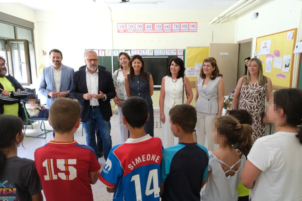 jcyl's tweet photo. 📚@jcyl amplía el programa 'Conciliamos Verano 2026', que crece un 6,7 % y supera los 11.500 niños entre los 3 y 12 años

🏫En 217 centros de 206 localidades
📆Del 25 de junio al 31 de julio y del 3 de agosto hasta el 8 de septiembre

https://t.co/PiVQACoc4I https://t.co/pF3TFTLooN