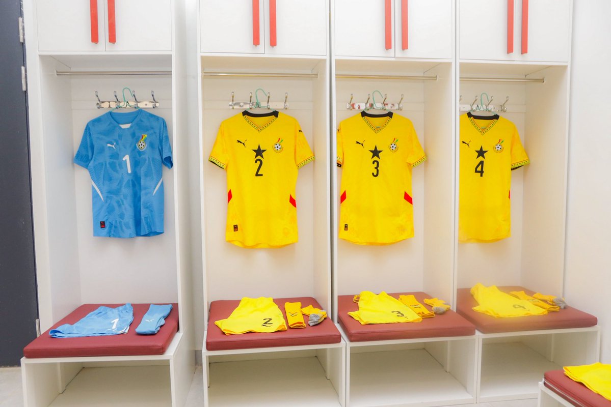 GhanaWNT's tweet photo. The dressing room is set. Now it's time to leave everything on the pitch. 💪🏾

#ShineBlackMaidens✨
#FIFAU17WWCQ https://t.co/X0iRWI9XO4