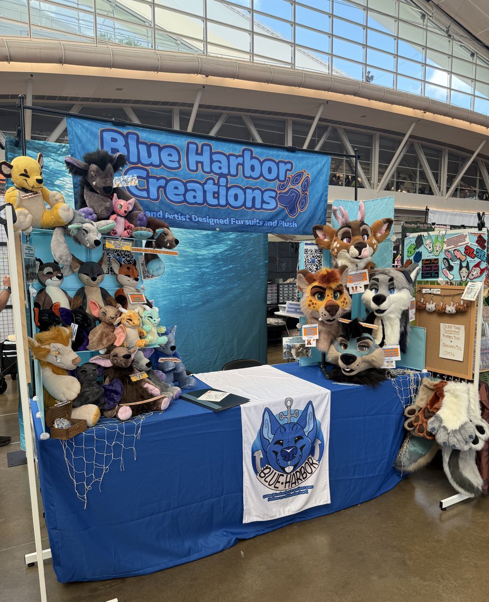 BlueHarborC's tweet photo. Goooood morning Anthrocon!! We’re here in the den at i20! https://t.co/esYURBtzfx