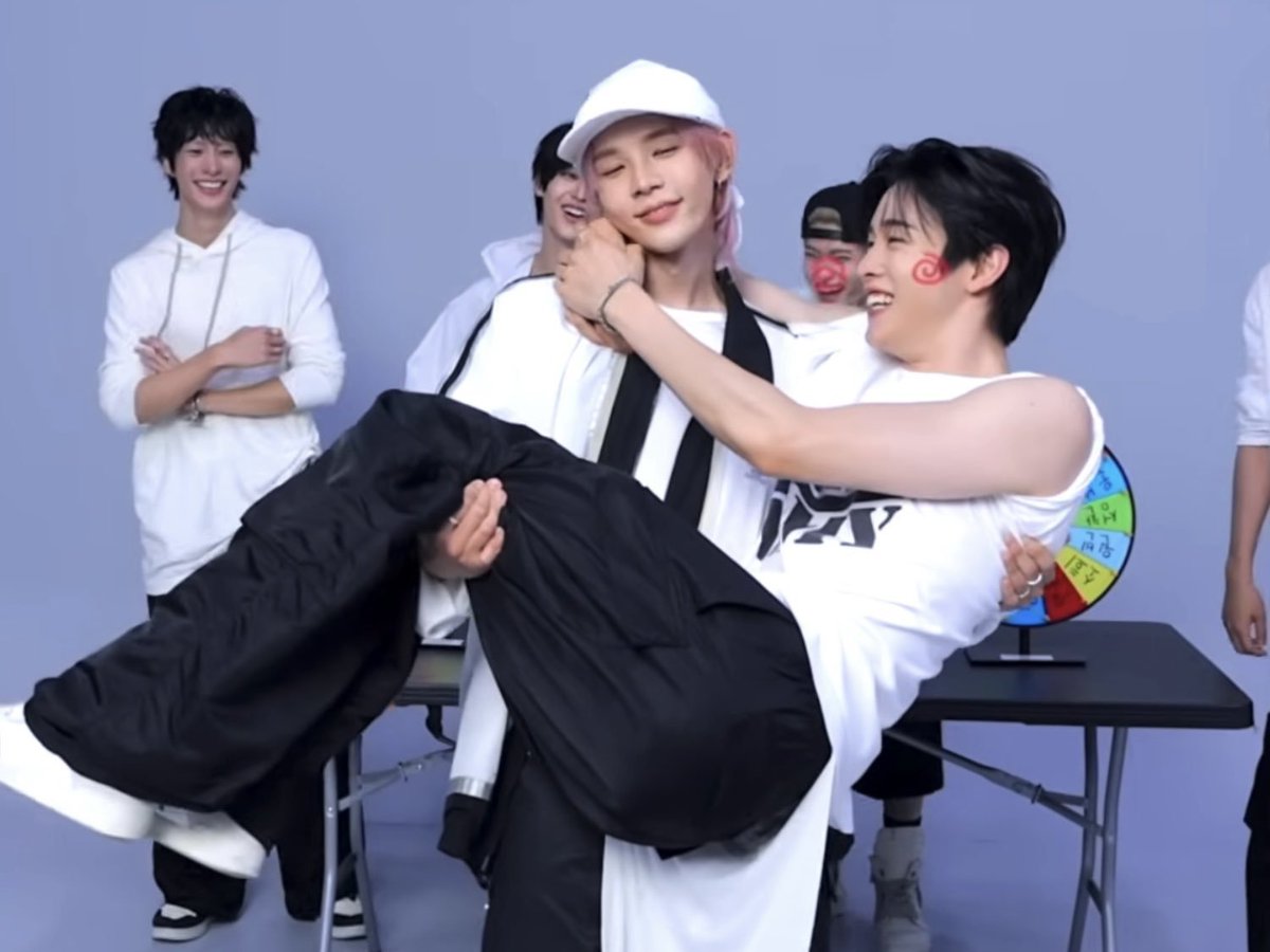 acaiberrybowl's tweet photo. hope they ll get married soon nd make lots of babies https://t.co/FYYsRmSr9U