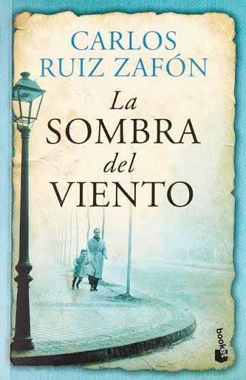olbap1980's tweet photo. @montse_petri La historia comienza en 1945. Un joven llamado Daniel Sempere es llevado por su padre al misterioso Cementerio de los Libros Olvidados. Allí, siguiendo la tradición, Daniel adopta un libro titulado La sombra del viento, escrito por un misterioso autor llamado Julián Carax. https://t.co/BzyWNnZr83